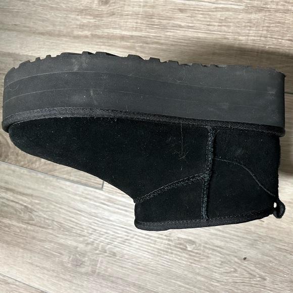 UGG Black Classic Ultra Mini Platform Size 6 - Picture 3 of 7